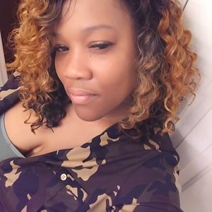 Meet your Posher, Dee